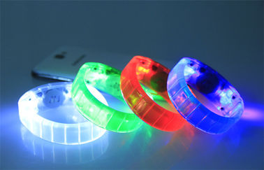 Karanlık Bileklikler yılında Özel Çocuk Oyuncak Yanıp sönen LED Bilezik Blister kartı / Glow
